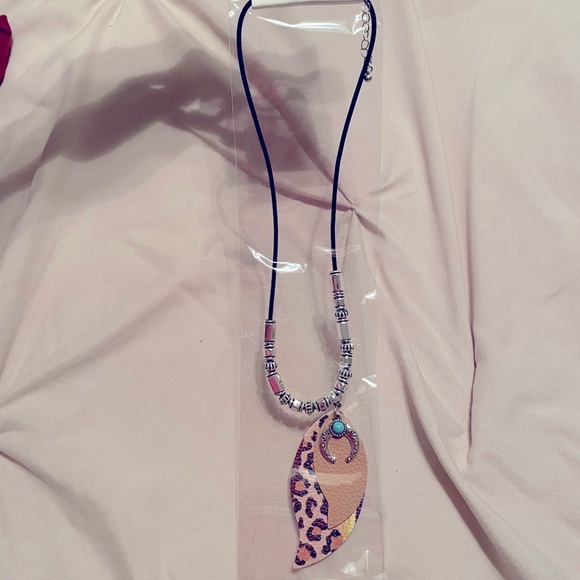 Leopard print necklace - Picture 1 of 3